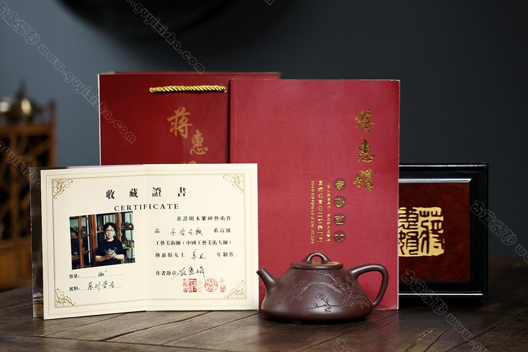 瓣生香獨傲寒，此梅難并眾梅看。<br>【